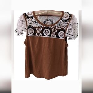 Anthropologie top granny squares crochet flutter sleeve M cedar Brown